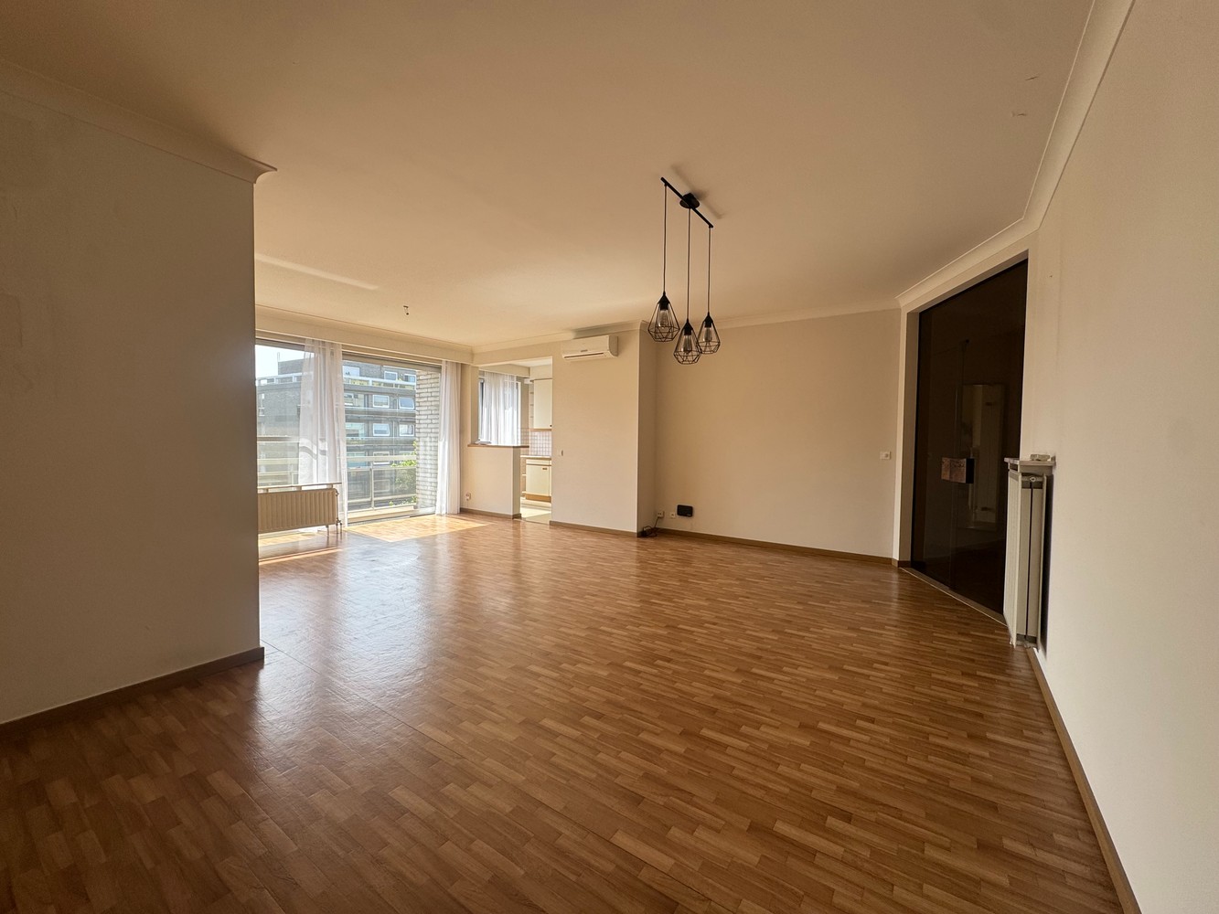 Ruim 1-slaapkamer appartement met airco op de vijfde verdieping - foto 4