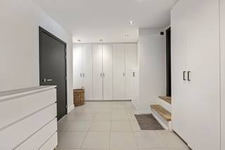 Voor meer info of een bezoek bel 0475757251 of mail philip@ocvastgoed.be1. Zeer ruime en heel mooi gerenoveerde woning. Indeling: garage, berging,...