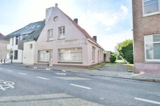 Ontdek een unieke kans in het hart van Ruddervoorde!Welkom bij de Sint-Elooisstraat 26, deze bijzondere locatie biedt een ongeëvenaarde mogelijkheid...