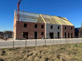 Droomt u van een instapklare woning in een rustige en groene omgeving, maar toch dichtbij alle voorzieningen? Dan is dit nieuwe woonerfproject...