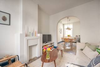 Deze Brugse woning is zeer leuk gelegen in het Sint-Annakwartier, vlakbij de vesten en de Markt van Brugge.De mooie authentieke elementen komen...