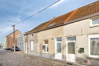 Deze totaal gerenoveerde instapklare woning met een knappe afwerking wordt u exclusief aangeboden door Access Estate.BEZOEKDAG DINSDAG 23 DECEMBER -...