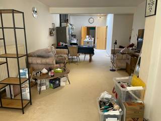 Op te frissen woonhuis, momenteel opgesplitst in 2 appartementen. Op het gelijkvloers bevindt zich een 1-slaapkamer appartement, ingedeeld als...