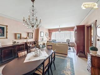 Deze stijlvolle bel-étage combineert licht, ruimte en functionaliteit op een doordachte manier, ideaal voor wie comfort en flexibiliteit...