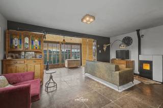 Deze charmante woning in Temse is een ideale plek om helemaal je eigen thuis van te maken. Met een bouwjaar van 1978 straalt het huis een warme...