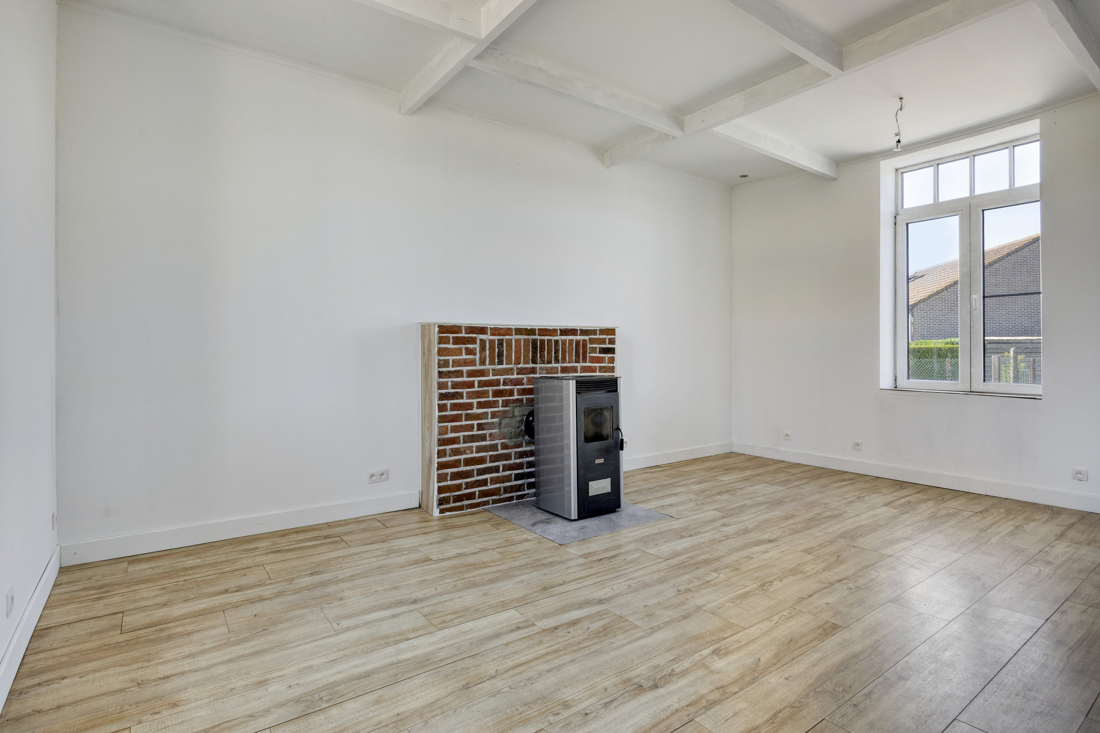 Deels gerenoveerde woning met prachtig verzicht op 14 are - foto 3