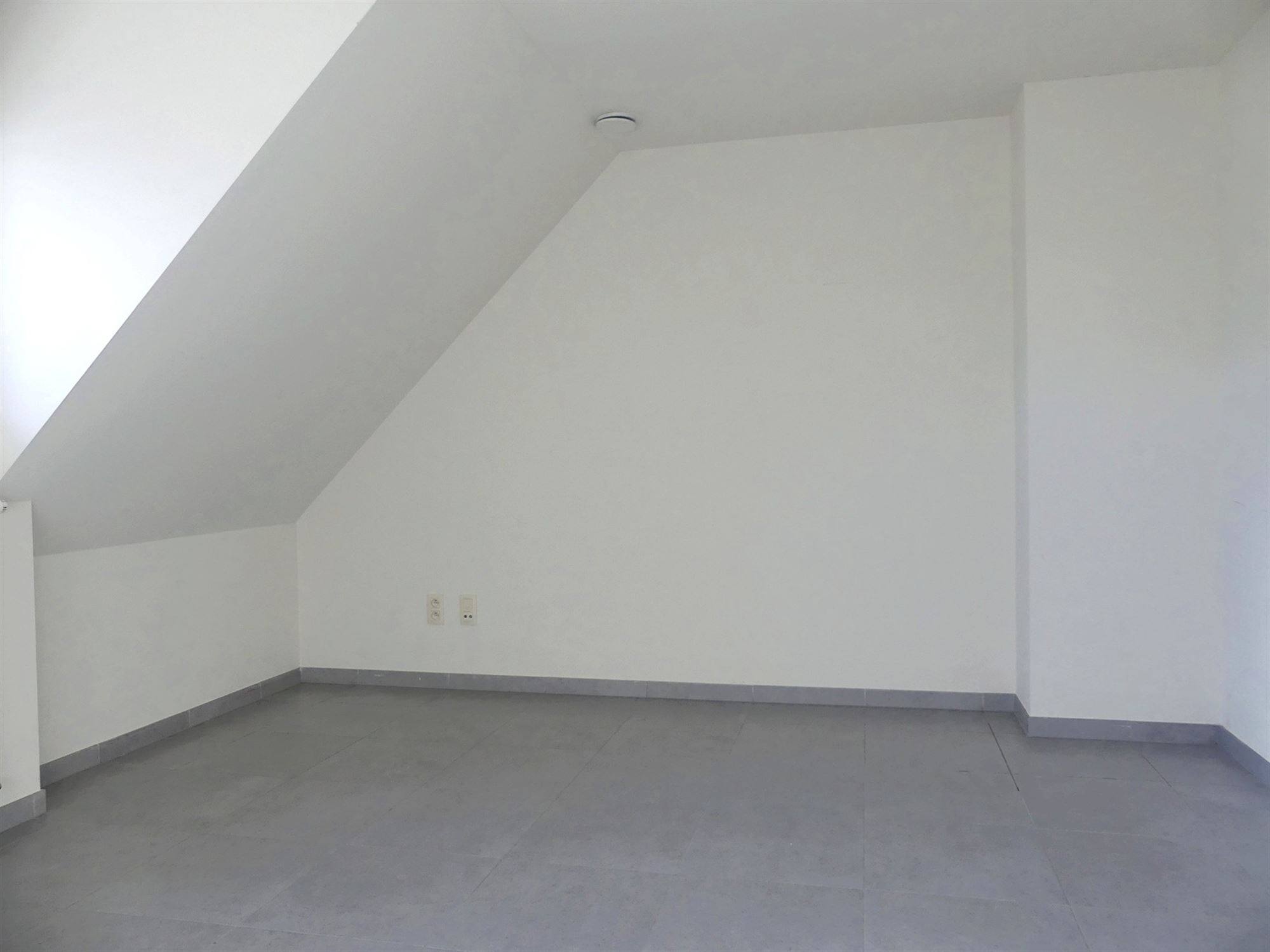 Instapklare woning met garage en tuintje in de woonkern van Beerst - foto 5