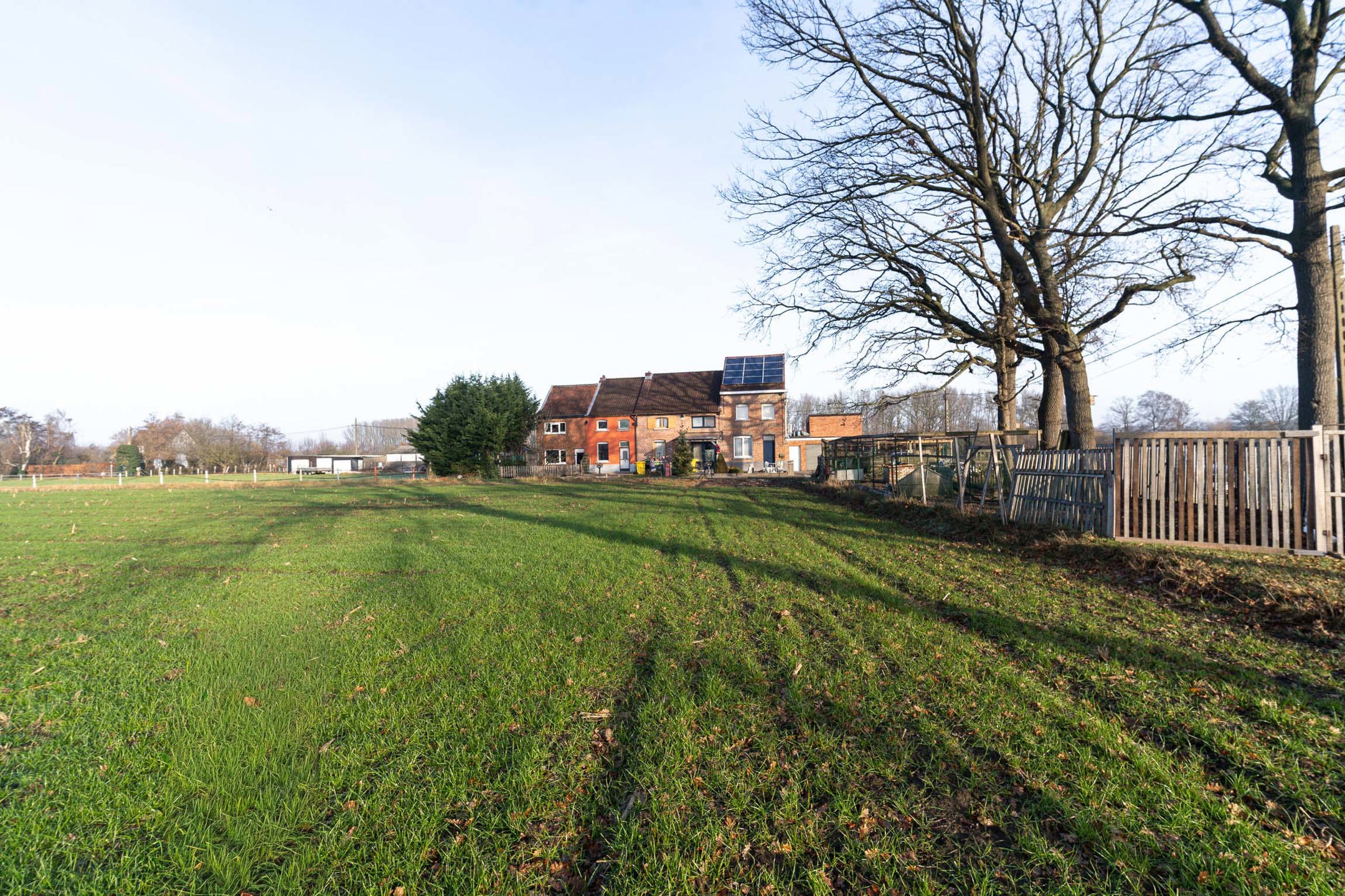 Te renoveren rijwoning met veel potentieel nabij het centrum van Berlaar. - foto 2