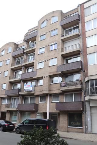 Zeer centraal gelegen APP aan de Antwerpsestraat, nabij alle winkels, scholen en het openbaar vervoer. Er is parkeergelegenheid in de straat en in...