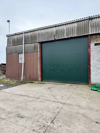 Loods gelegen te Koekelare, langs een mooie invalsweg tussen Torhout en Diksmuide. Elektriciteit voorzien. De onroerende voorheffing valt ten...