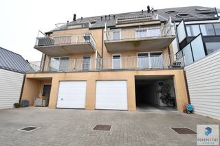 <span><span><span><span><span><span><span><span><span><span><span><span><span><span><span><span><span><span><span><span>Ruim duplex-appartement met 3 slpk en 2 terrassen van 12m²<br />INDELING: Derde verdiep:  U komt binnen via de inkomhal met apart gastentoilet en vestiaire.<br />De lichtrijke leefruimte omvat een grote zithoek en eetplaats met groot terras van 12m². <br />Aansluitend bevindt zich de praktische keuken met een aparte berging en groot terras van 12m².<br />Op de bovenverdieping zijn er drie volwaardige slaapkamers en een badkamer.<br />Daarnaast is er een zolder, toegankelijk via een luik, die extra bergruimte biedt.<br />Verder beschikt het appartement over een privatieve berging en </span></span></span></span></span></span></span></span></span></span></span></span></span></span></span></span></span></span></span></span>achteraan de residentie is er bovendien de mogelijkheid om een garagebox aan te kopen, <br />- Garagebox: <span><span><span><span><span><span><span><span><span><span><span><span><span><span><span><span><span><span><span><span>30.000 EUR</span></span></span></span></span></span></span></span></span></span></span></span></span></span></span></span></span></span></span></span>- Stedenbouwk. inl. in aanvraag<br /> 
<div>
<div>
<div>
<div>
<div>
<div><span><span><span><span><span><span><span><span><span><span><span><span><span><span><span><span><span><span><span><span>Contacteer PERSPECTIEF VASTGOED – 7 op 7 bereikbaar – voor meer informatie of een bezoek.<br />Bel  050/550.750 of mail naar info@perspectiefvastgoed.be.</span></span></span></span></span></span></span></span></span></span></span></span></span></span></span></span></span></span></span></span></div>
</div>
</div>
</div>
</div>
</div>