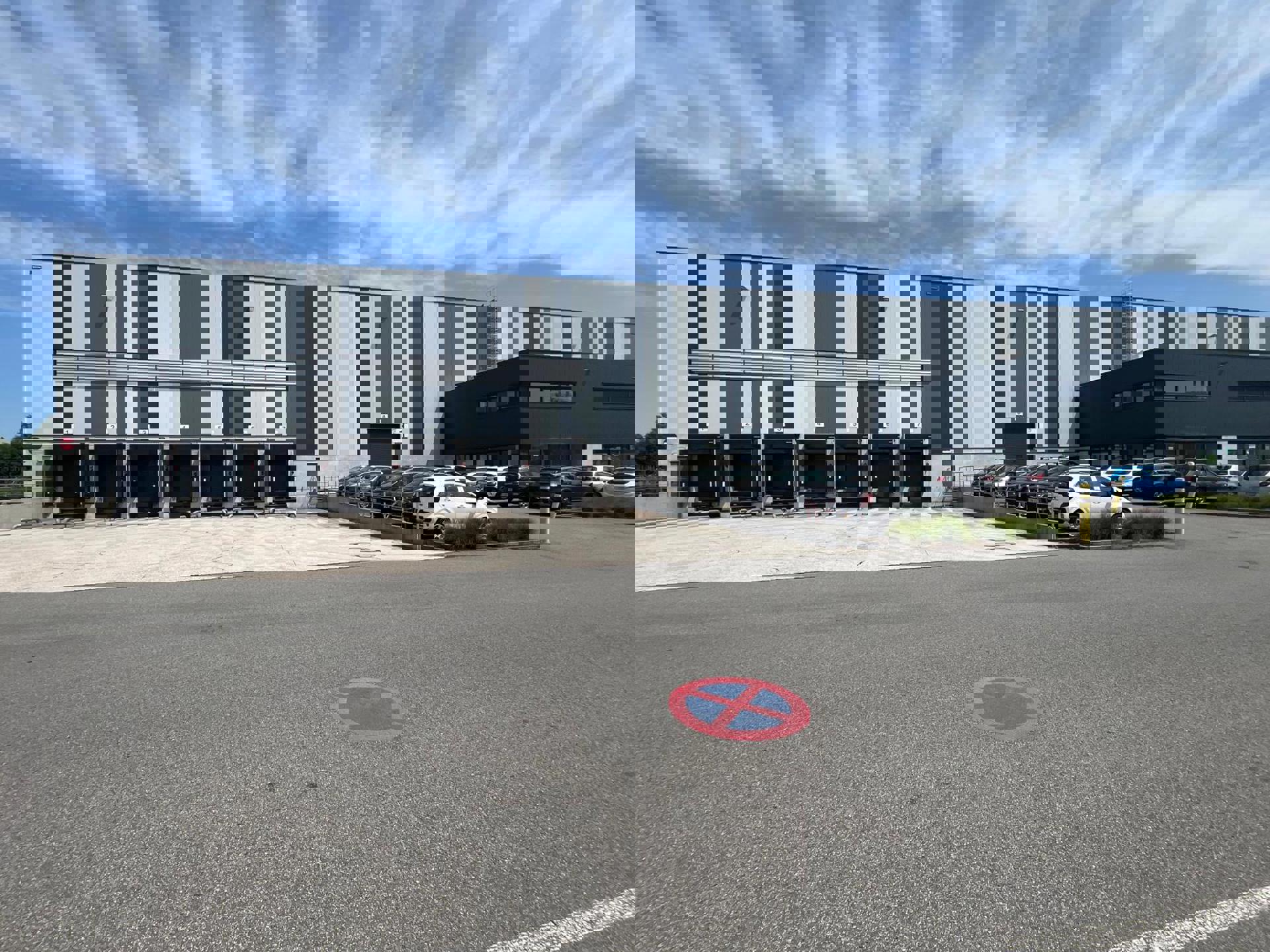 TE HUUR - Boom logistiek magazijn 6.516m² met 7 loskades - foto 1