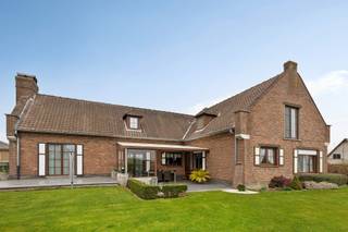 À vendre: villa-maison de campagne avec SIX! chambres et un bureau, sur un beau terrain orienté sud-est de 12a59ca.Située sur la Drielindenbaan...