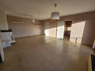 Immo Pické vous propose cet appartement idéalement situé à Ruisbroek, à proximité immédiate des commerces, des écoles, des transports en commun, de...