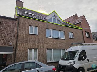 <h2><span>Knus appartement met 1 slaapkamer in hartje Kasterlee</span></h2>
<div>
<div>
<div>
<div>
<p>Via de inkomhal kom je het appartement binnen. Van hieruit ga je rechtdoor naar de leefruimte met open keuken. Deze gezellige ruimte vormt het hart van het appartement en biedt voldoende plaats om comfortabel te wonen en te koken. Aansluitend aan de keuken bevindt zich een praktische berging, ideaal voor extra opslag.</p>
<p>Het appartement is een knus éénslaapkamerappartement en beschikt over een aparte slaapkamer die rust en privacy biedt. De badkamer is uitgerust met een ligbad, lavabo en toilet. Daarnaast is er nog een aparte cv- en wasruimte, wat zorgt voor extra praktisch comfort in het dagelijks gebruik.</p>
</div>
</div>
</div>
</div>
<p><span><strong>Beschikbaarheid</strong></span>: 01/05/2026 (eerdere intrede bespreekbaar).<br /><br /><span><strong>EPC</strong></span>: 222 kWh/m²<br /><br /><span><strong>Huurprijs</strong></span>: €645,00 per maand.<span></span></p>
<h2><span> </span></h2>