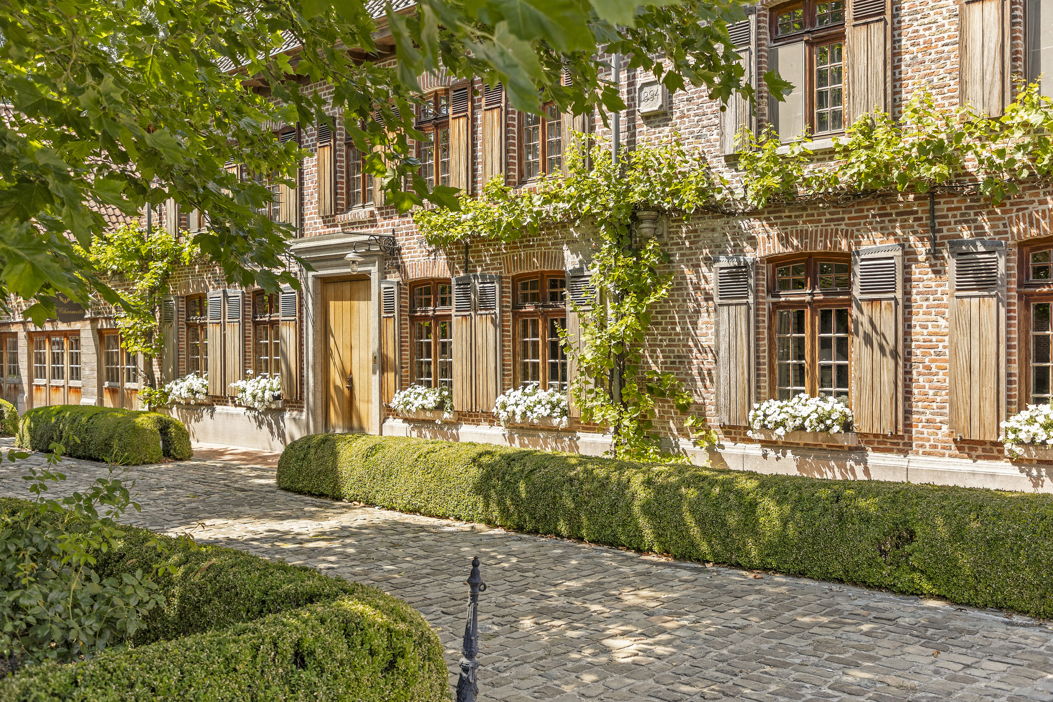 Unieke vierkantshoeve met enorm veel potentieel!  - foto 1