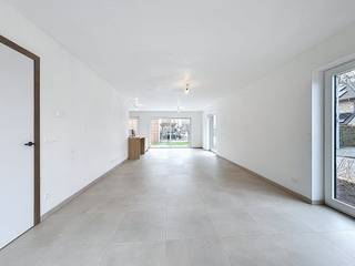 Bent u op zoek naar een ruime halfopen nieuwbouwwoning in Deerlijk? Dan is deze woning zeker iets voor u! Met troeven zoals: doodlopende...