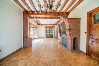 TERVUREN - Quartier Hoogvorst - Villa 4 chambres de +/- 257m² (selon le PEB) sise sur un terrain de 1420m². Elle se compose comme suit: Au RDC:...