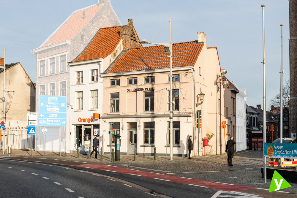 Investeringsproject te koop gelegen op de Markt van Eeklo - foto 1