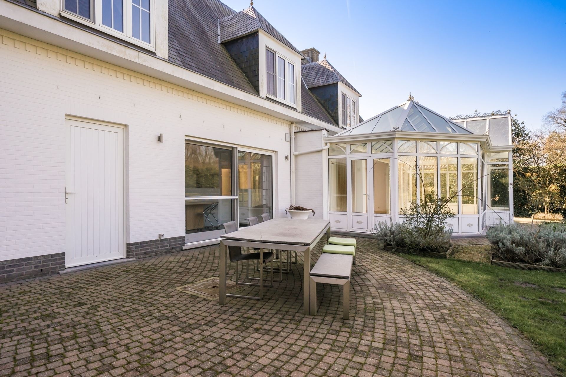 Exclusive villa with equestrian facilities - photo 2