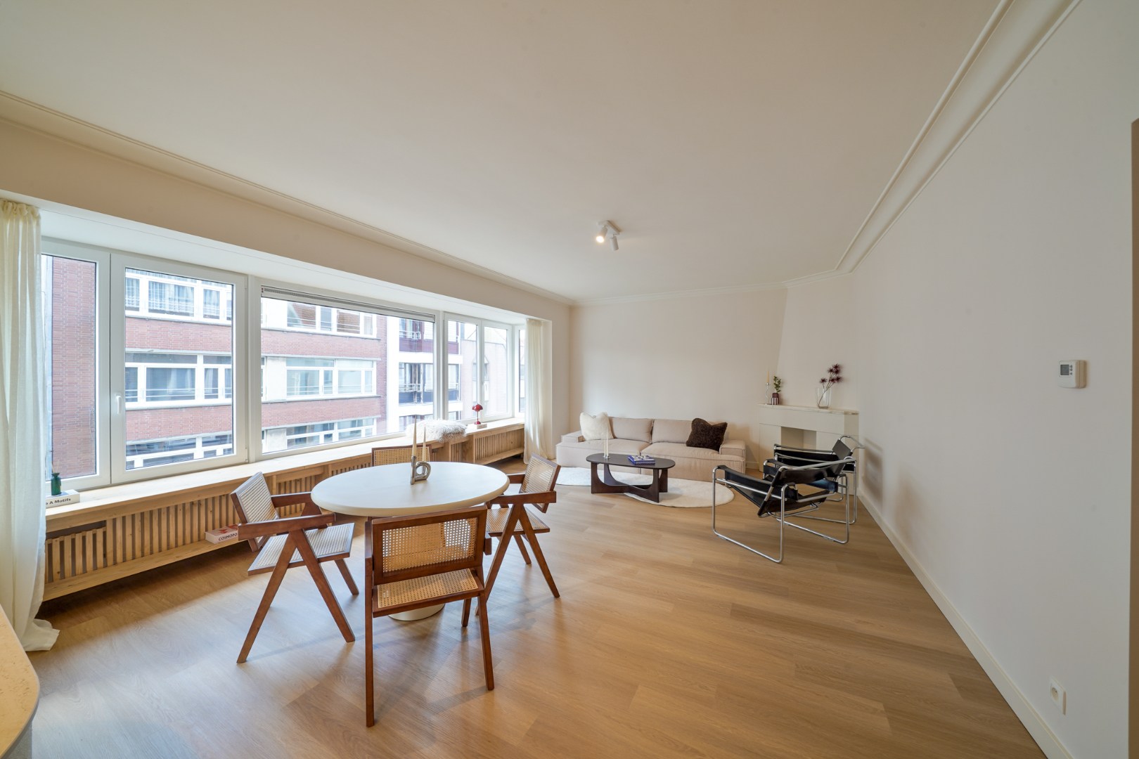 Luxuriously renovated 3-bedroom apartment in the heart of Oostende. - photo 4
