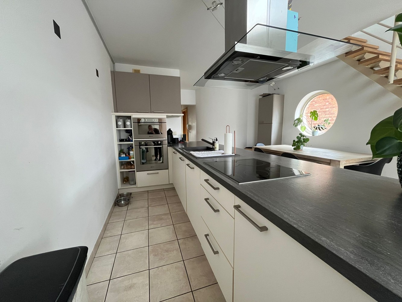 Gezellig instapklaar duplexappartement met ruim terras, gelegen in het hart van Mol. - foto 4