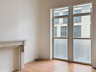<strong>BRUSSEL, appartement met 1 slaapkamer van ± 57 m² vlakbij het park van Brussel, gelegen op de 3e verdieping met lift. Het bestaat uit een inkomhal, een woonkamer van ± 17 m² met balkon, een keuken (kookplaat, afzuigkap, aansluiting voor wasmachine), een bijkeuken, een slaapkamer van ± 17 m² en een badkamer. Kosten: voorschot van 150 €/maand, inclusief koud water, warm water, verwarming en gemeenschappelijke kosten. EPC-klasse E. Beschikbaar vanaf 01/08/2026.</strong><br /><br />
<p><u>Op de 3e verdieping met lift:</u></p>
<p></p>
<p>- Hal</p>
<p>- Woonkamer ± 17 m²</p>
<p>- Balkon</p>
<p>- Keuken (kookplaten, afzuigkap, aansluiting voor wasmachine)</p>
<p>- Voorraadkamer</p>
<p>- Slaapkamer ± 17 m²</p>
<p>- Badkamer</p>
<p></p>