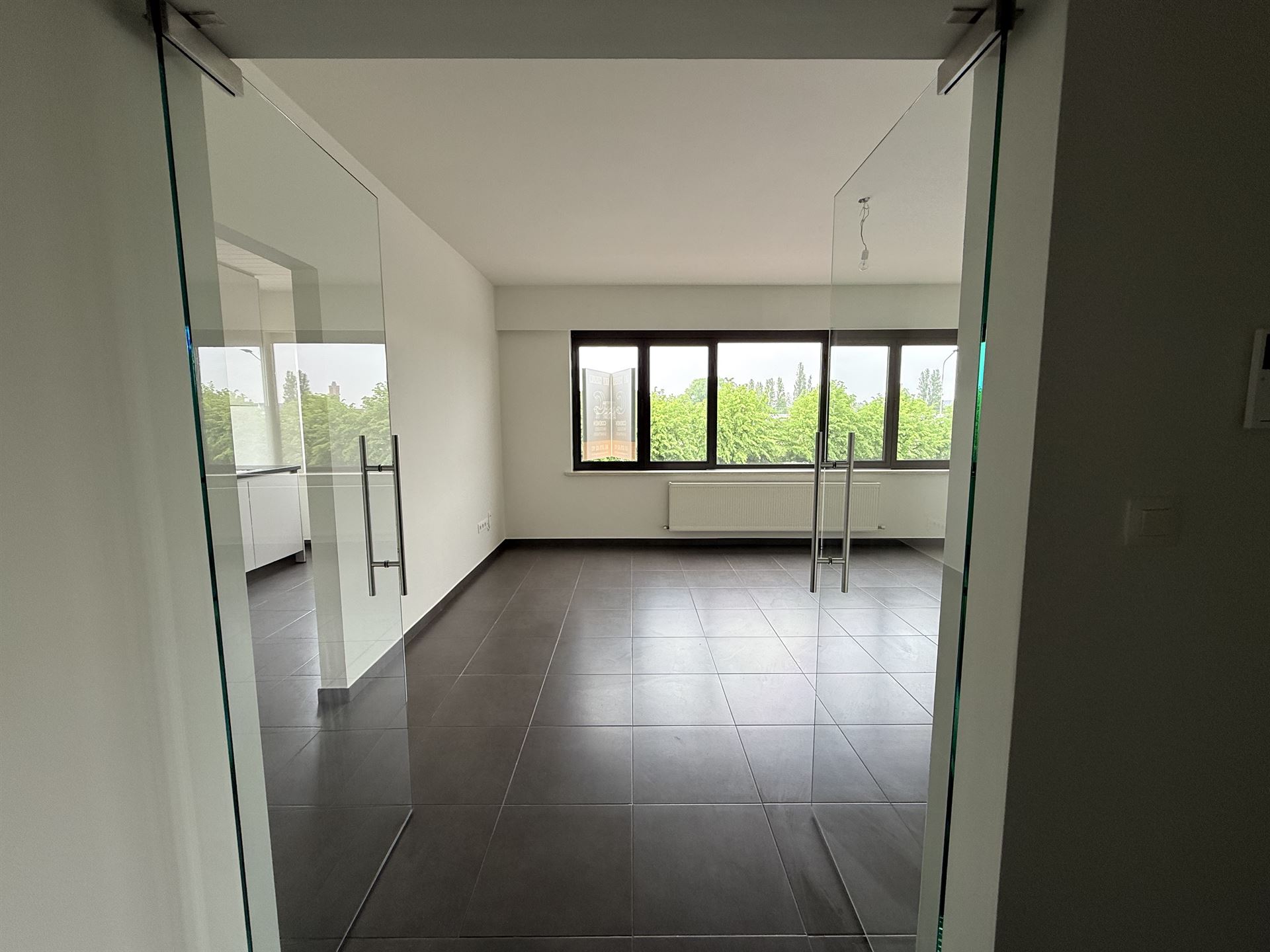Ruim appartement met 2 slpk's en bew. opp. van 92 m² op centrale ligging te Lier! - foto 3