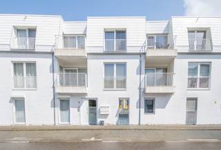 Gelijkvloersappartement met 2 slaapkamers in residentie éénbes te Lokeren Dit betreft een recent appartement met privé tuintje en een parktuin in het...