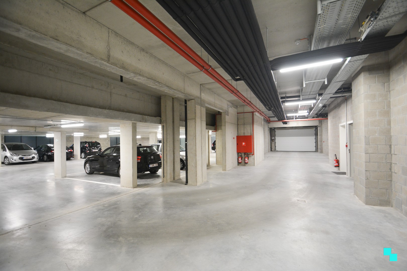 Binnen- en buitenparkeerplaatsen nabij centrum Ingelmunster - foto 1