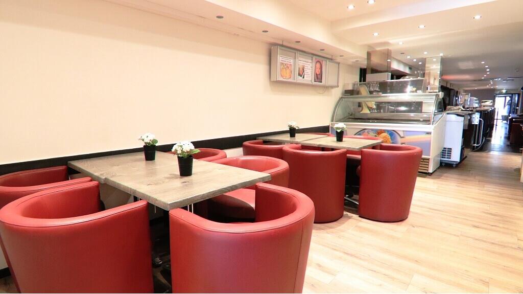 Horecapand met Terras te koop op de ZEEDIJK in Middelkerke - photo 1