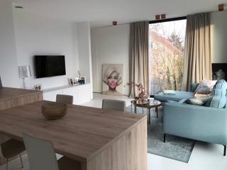 Dit appartement - BEN - bevindt zich op 2 km van het centrum van Lubbeek, op een zeer rustige ligging! <br />Indeling: Via een trap kom je in de inkomhal die toegang biedt tot de slaapkamer met ingebouwde kast. <br />Er is op de nachthal een apart toilet. De badkamer sluit aan de grote slaapkamer die voorzien is van alle luxe (grote inloopdouche, dubbele wastafel). Er is een verluchtingsysteem aanwezig en vloerverwarming. Ook is het uitgerust met domotica.<br />De woonkamer met open keuken (volledig geïnstalleerd) is zeer lichtrijk en voorzien van schuiframen naar het ruime terras. <br />Naast de keuken is er een ruime berging/wasplaats. <br />Dit appartement is afgewerkt met kwalitatieve materialen! Voor iemand die graag rustig woont in een modern kader een aanrader! <br />Er is 1 autostaanplaats voorzien bij het appartement.<br /><br />Prijs: basishuurprijs 850€ + 225€ gemeenschappelijke kosten (onkosten water, gas en elektriciteit incl). <strong><span>Domiciliëring niet mogelijk, enkel 2de verblijf</span>.</strong><br />Interesse? Wacht niet te lang en contacteer ons voor meer info of om een bezoek in te plannen. Onmiddelijk beschikbaar.