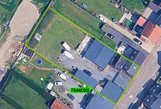 In het charmante Wijnendale bevindt zich deze bijzonder veelzijdige eigendom die niet één, maar twee volledig uitgeruste woningen biedt. Ideaal...