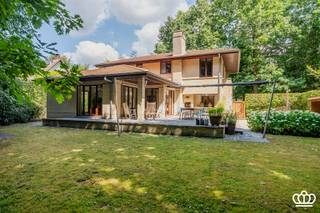 Karaktervolle villa, op toplocatie te Essen-Heikant : aantrekkelijke stijl, kwaliteitsmaterialen en mooie afwerking met o.a. 3 à 4 slaapkamers,...