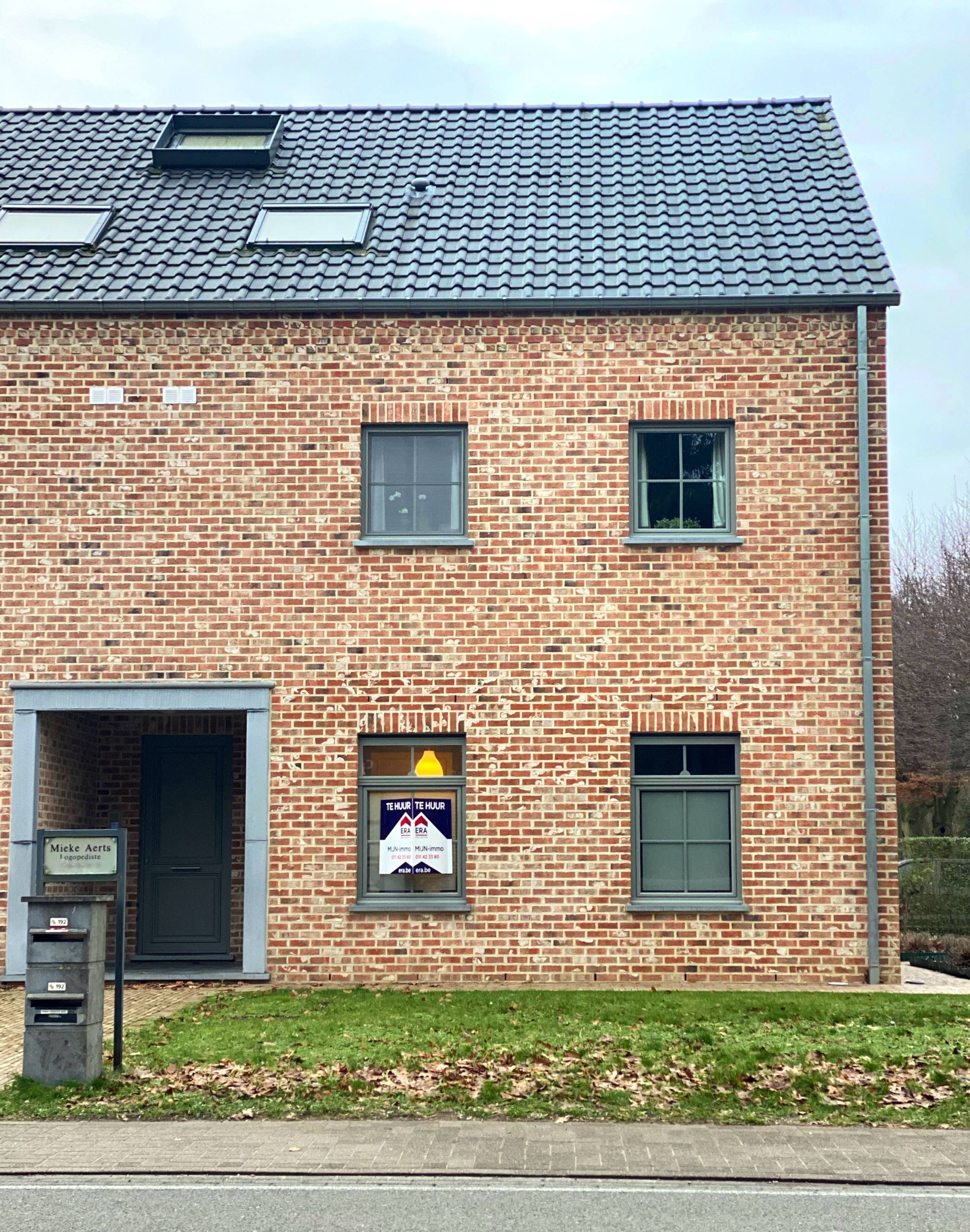 Instapklare praktijk of kantoorruimte, ruime parking. - foto 1