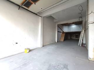 Zeer uitzonderlijk aanbod: een opslagplaats met hoge sectionale poort in het centrum van Heist.De oppervlakte bedraagt 106m² + er is extra...