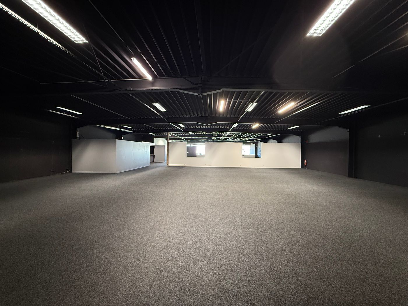 MULTIFUNCTIONEEL BEDRIJFSGEBOUW BESTAANDE UIT SHOWROOM/KANTOREN TE MALDEGEM - foto 5