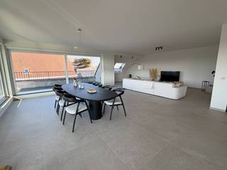Ontdek dit uitzonderlijk ruim en luxueus appartement van 220 m², gelegen op een absolute toplocatie met een adembenemend uitzicht. Het...