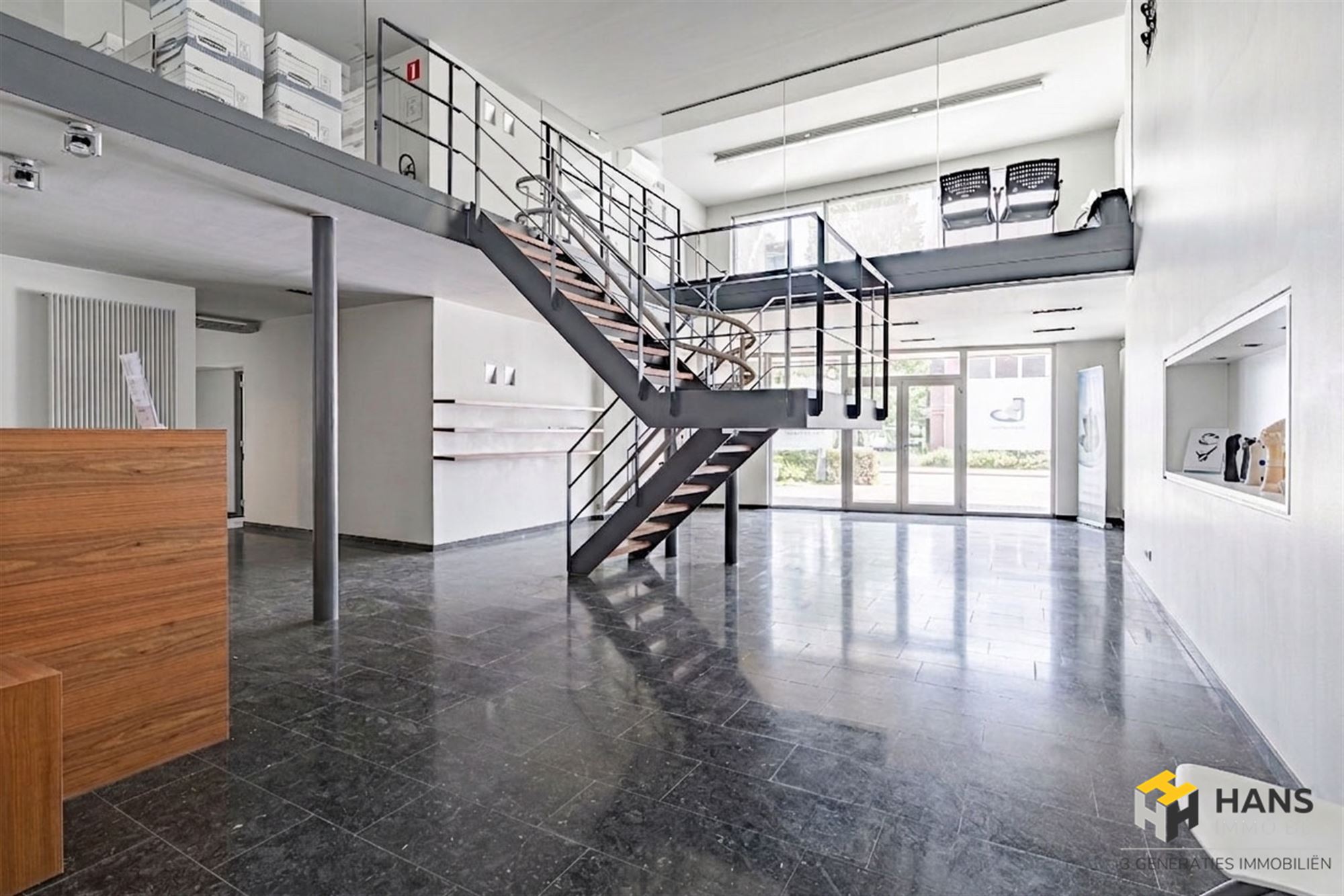Indrukwekkend handelspand met showroom, magazijn en kantoren totaal 1065m² op commerciële topligging in Deurne - foto 2