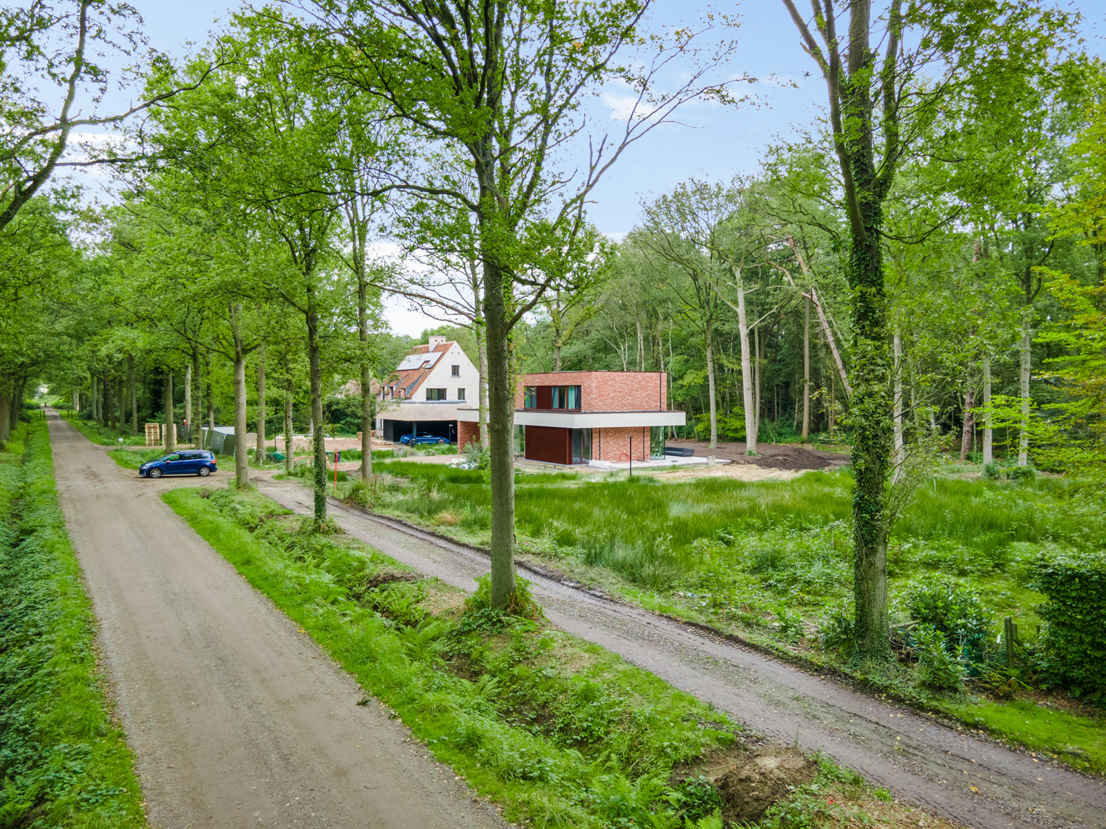 Bouwgrond van 2700 m² gelegen op een residentiële locatie. - foto 3