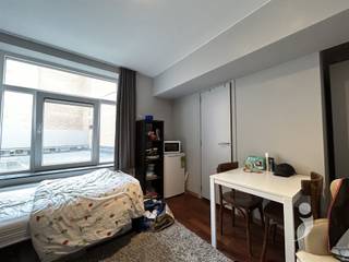 <p><span>Visit to be requested at student@immolivit.be</span></p><p><span> </span></p><p><span>For students only</span></p><p><span> </span></p><p><span>Located at the iconic Bondgenotenlaan 51, this student room is in a prime location in the heart of Leuven, close to stores, public transport and KU Leuven. Its central location puts you within walking distance of the train station, bus stops and the city's main campuses.</span></p><p><span> </span></p><p><span>The room has its own sanitary facilities with a private shower, toilet and sink, providing extra comfort and privacy. There is also a communal kitchen.</span></p><p><span> </span></p><p><span>The residence is equipped with modern facilities such as lockable bike storage and a waste room in the basement.</span></p><p><span> </span></p><p><span> Available from September 16</span></p><p><span> Rent: 650/month + 70/month flat rate for utilities</span></p><p><span> </span></p><p><span>Are you looking for a comfortable and centrally located student room with private bathroom?</span></p><p><span> Contact us at student@immolivit.be</span></p><p><span> to schedule a visit.</span></p><p><span> </span></p>
