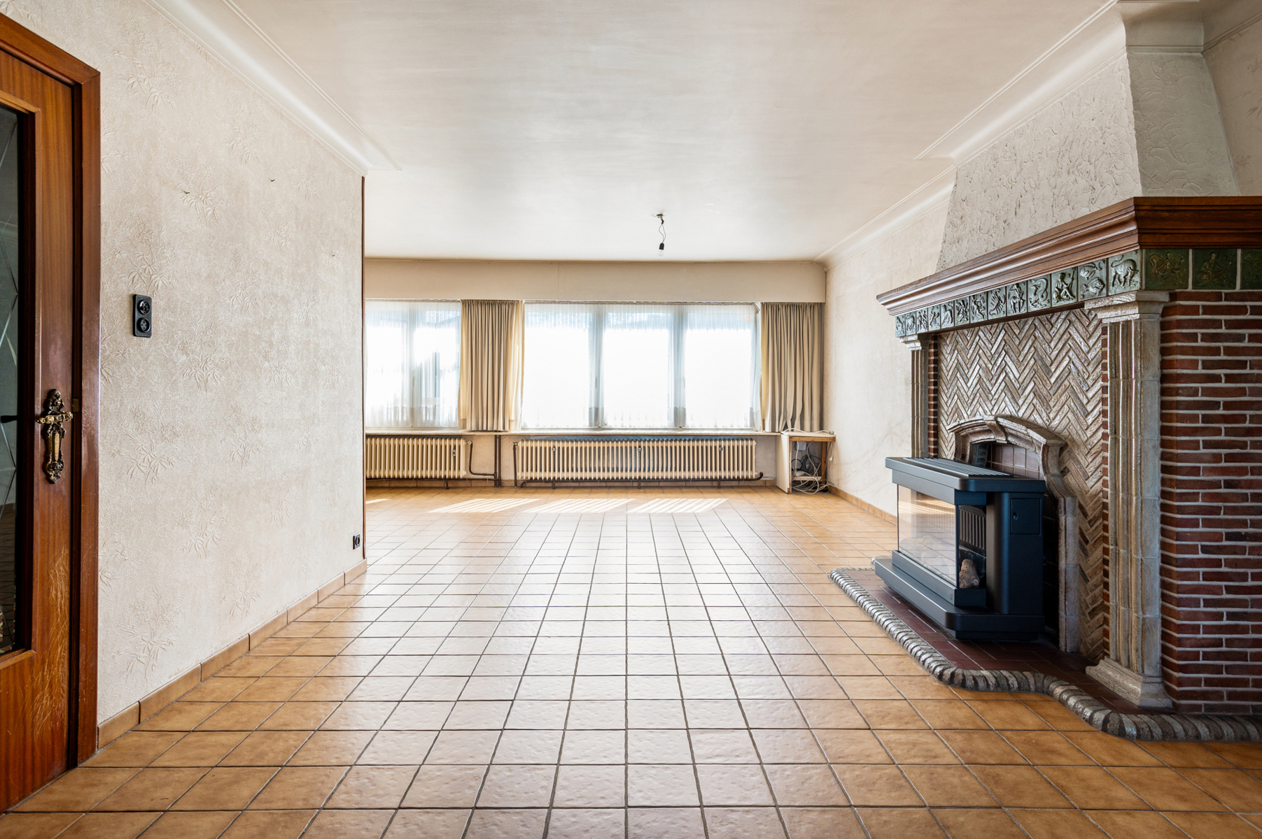 Ruime te renoveren woning nabij het centrum op ca. 695 m². - foto 2