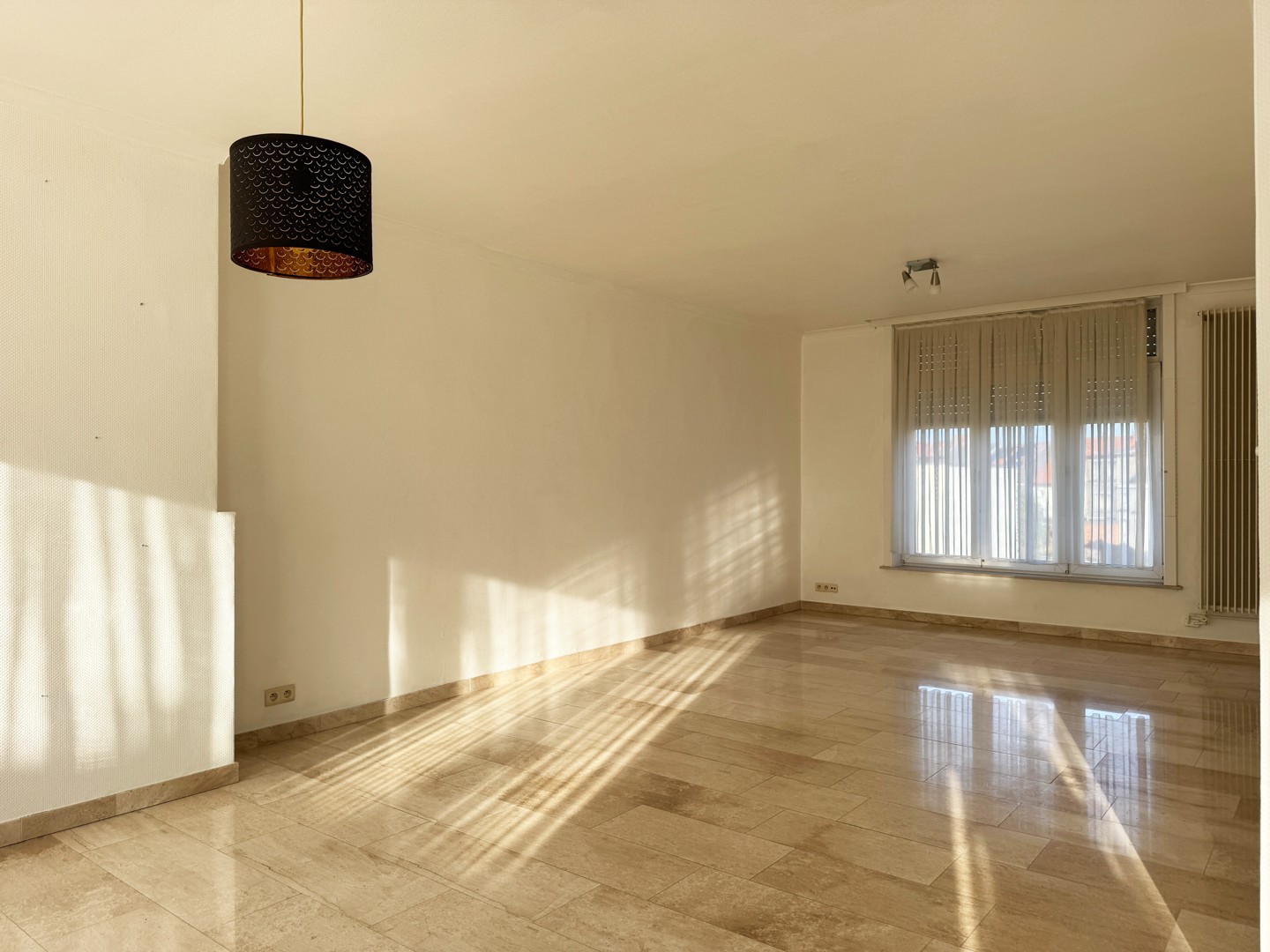 Groot appartement op de 2de verdieping met terras, geen syndicus! - foto 3