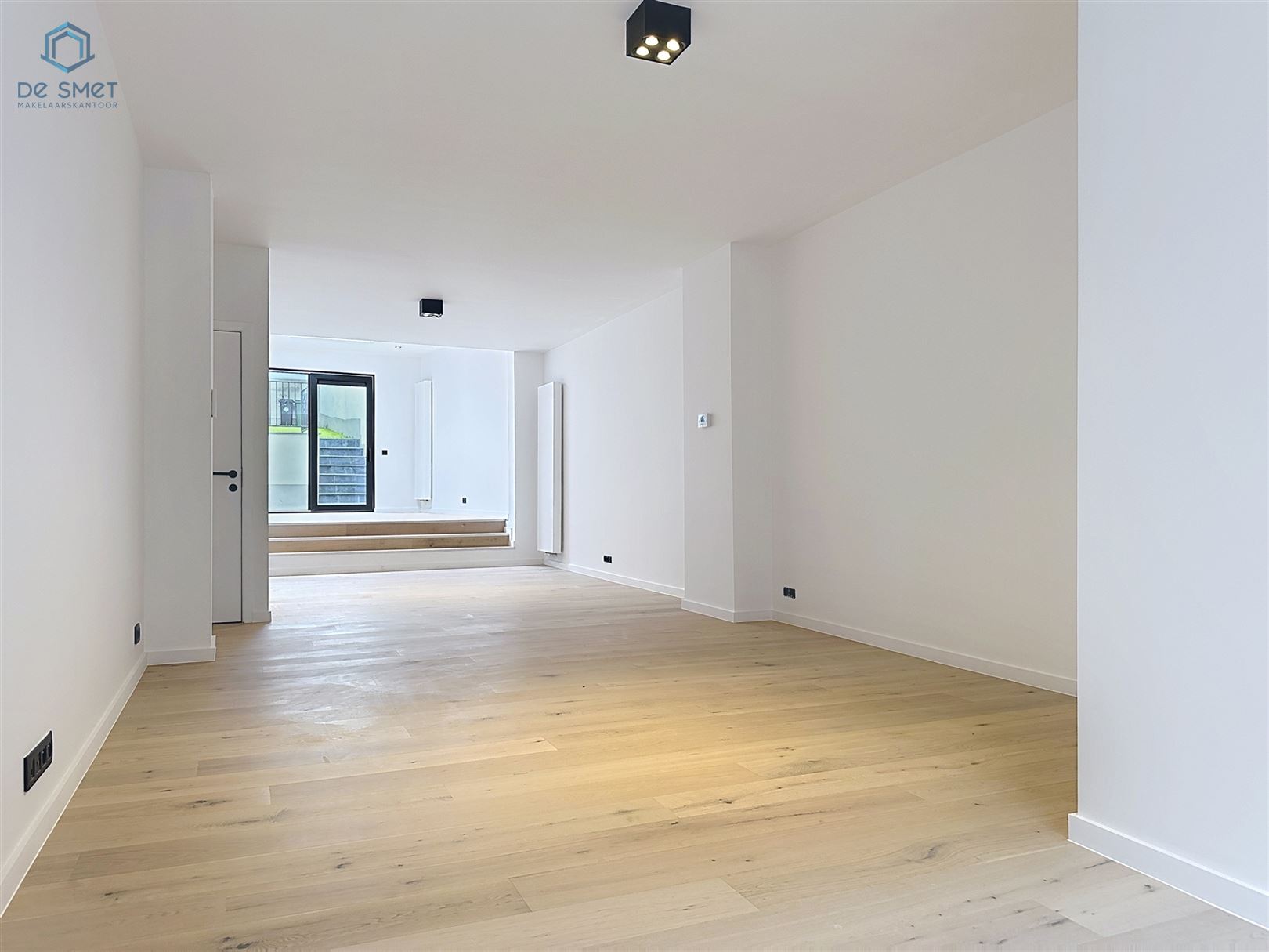 Beautifully Renovated Townhouse with 5 Bedrooms, 2 Bathrooms, and Garden in the Heart of Geraardsbergen - photo 4