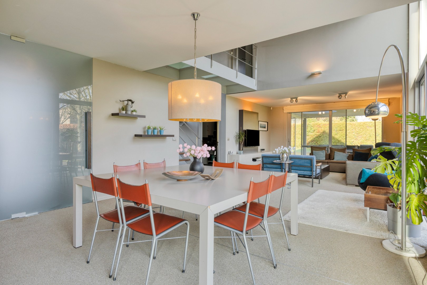 Moderne, ruim ingedeelde woning op een mooi perceel van 13 are met zwembad. - foto 5