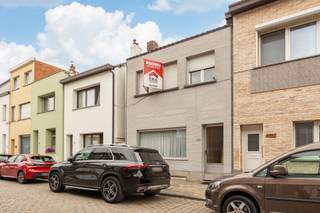 Te renoveren woning met enorm potentieel op toplocatie in MerksemDeze woning biedt een uitstekende kans voor wie op zoek is naar een renovatieproject...