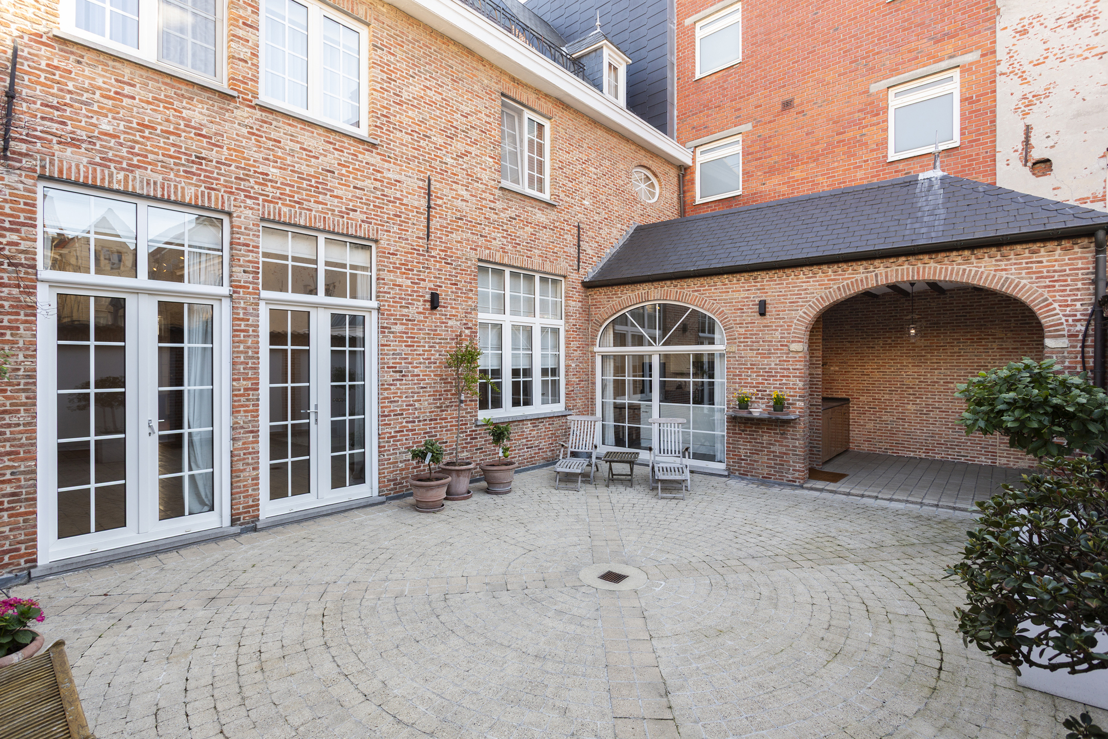 Apartment for rent in Antwerp with 5 bedrooms - photo 2