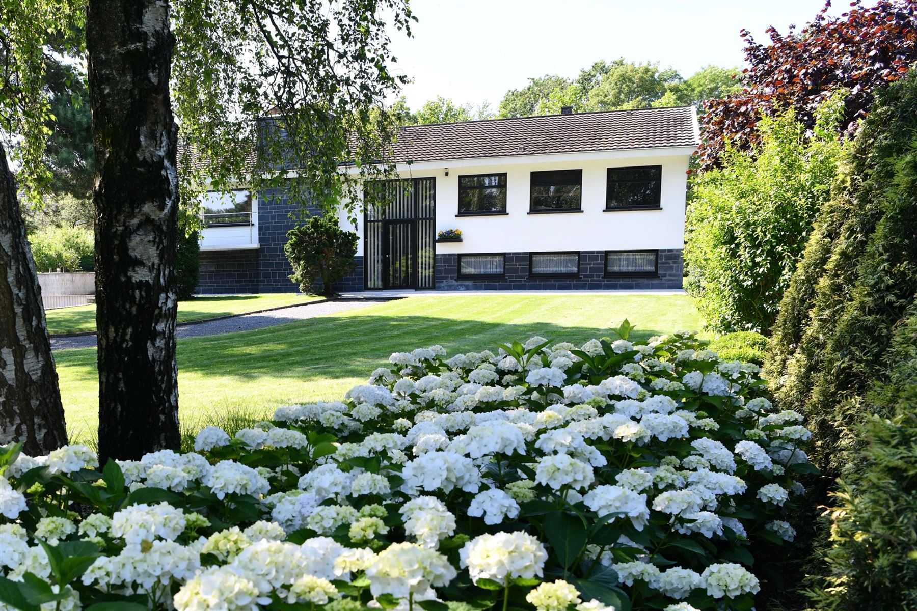 Karaktervolle en ruime villa met prachtige tuin - foto 1