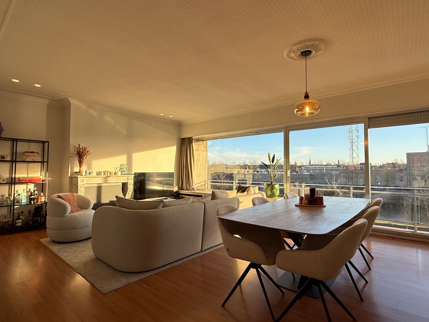 Ruim twee-slaapkamer appartement met terras - photo 1