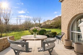 Gelegen in de residentiële wijk Witte Burg in Oostduinkerke bevindt zich deze villa uit 1987 op een ruim perceel van 1.755 m² en met een...